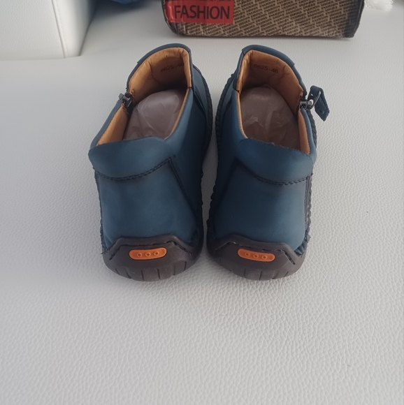 Shoes - Picture 5 of 10